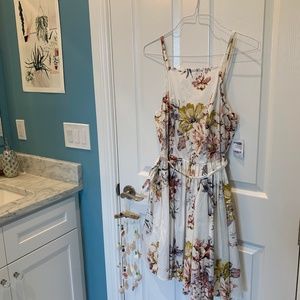 NWT's Charolette ruses dress flower pattern!!!! L
